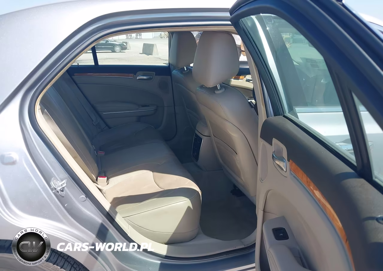 2013 Chrysler 300C VIN:2C3CCAET7DH632559 - 8