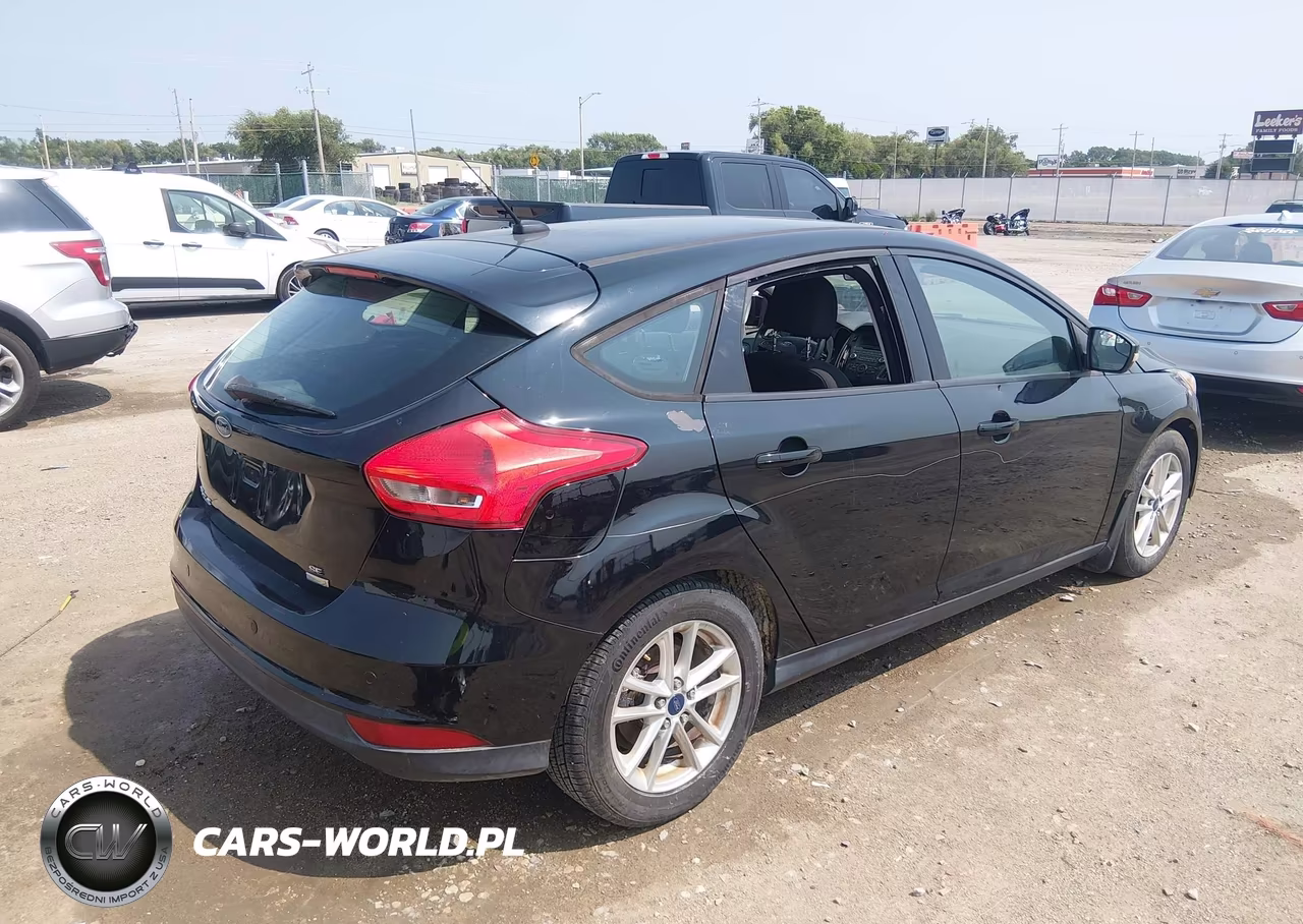 2016 Ford Focus Se VIN:1FADP3KE3GL211070 - 4