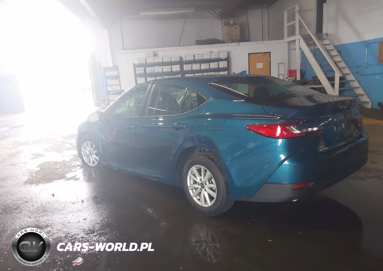 2026 Toyota Camry Le VIN:4T1DAACKXTU758101 - 3