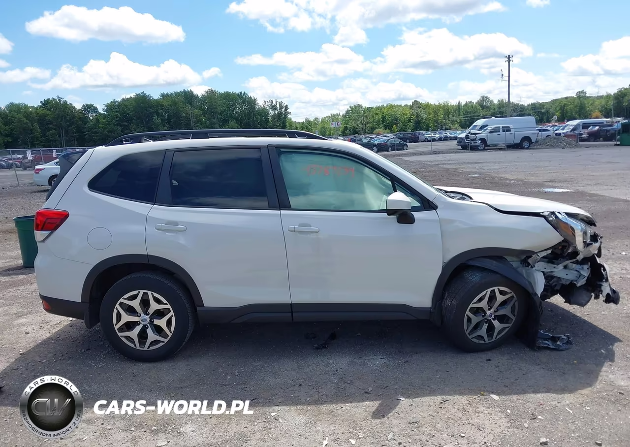 2024 Subaru Forester Premium VIN:JF2SKADCXRH481758 - 13