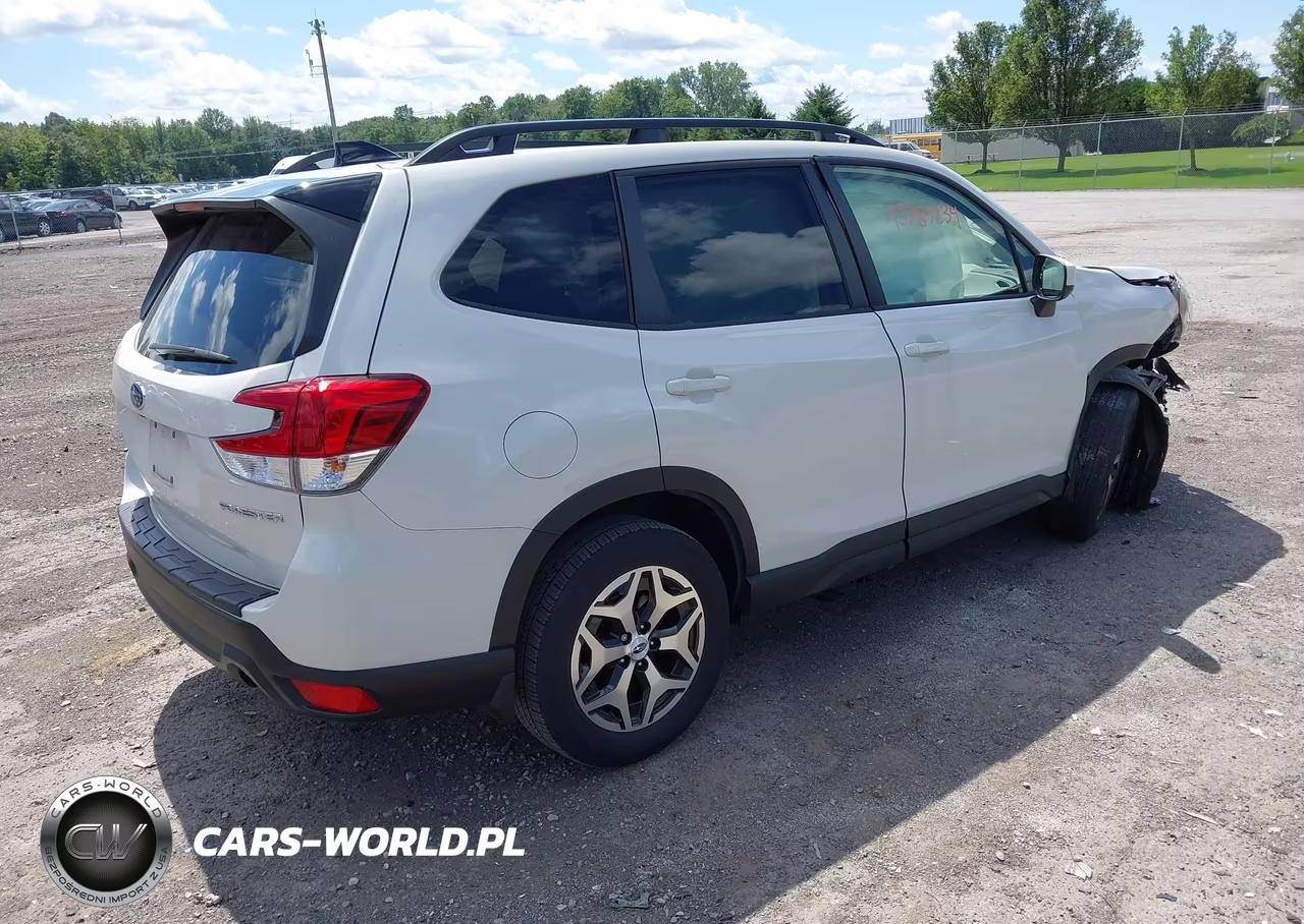 2024 Subaru Forester Premium VIN:JF2SKADCXRH481758 - 4