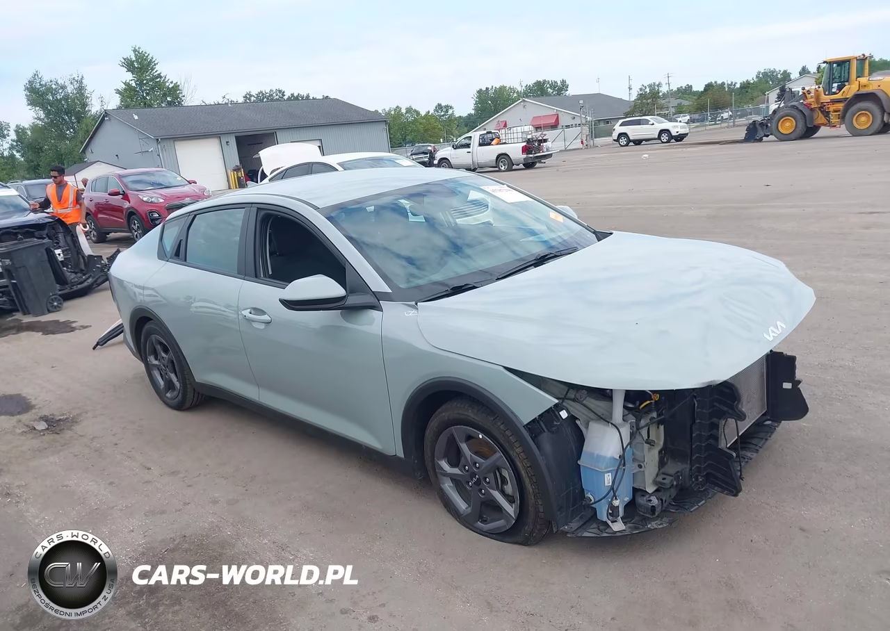 2025 Kia K4 Lxs – zdjęcie 1 z 17