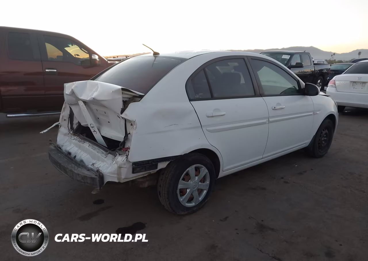 2007 Hyundai Accent Gls VIN:KMHCN46CX7U139042 - 4