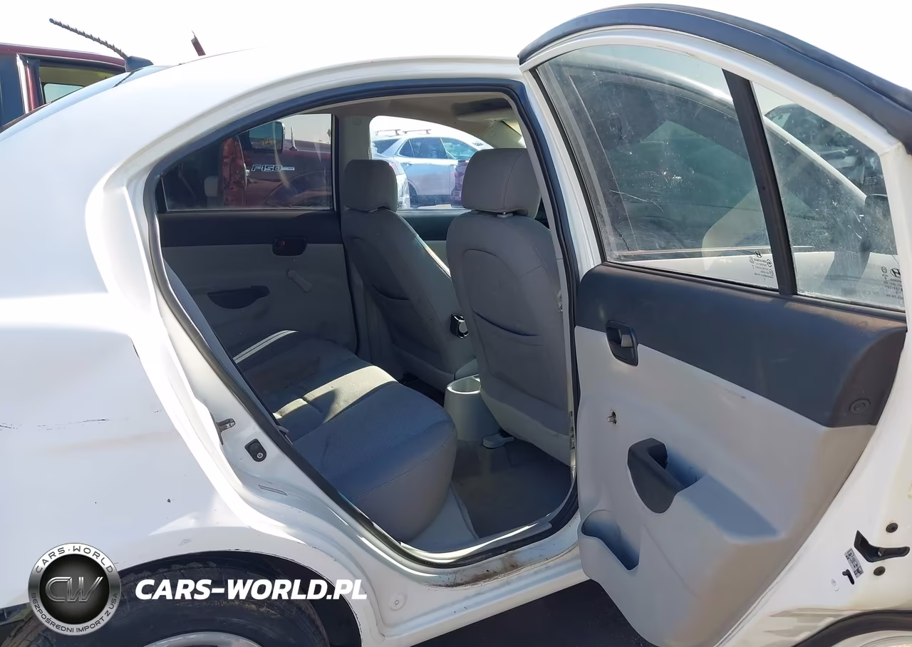 2007 Hyundai Accent Gls VIN:KMHCN46CX7U139042 - 8