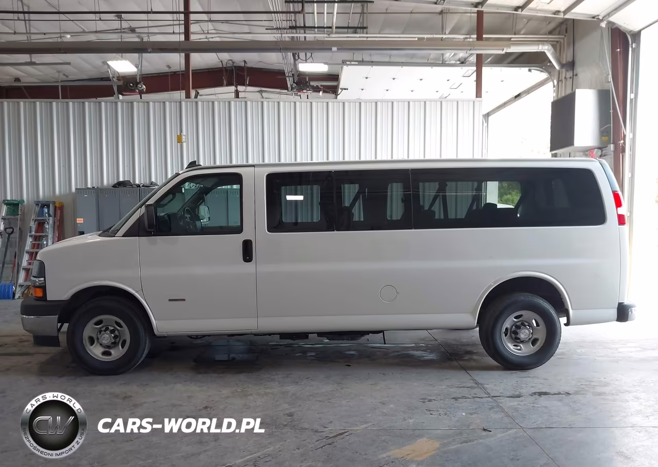 2017 Chevrolet Express 3500 Lt VIN:1GAZGPF16H1255083 - 19