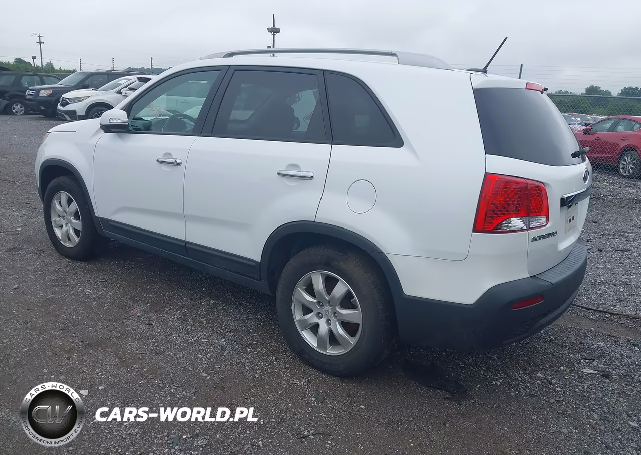 2011 Kia Sorento Lx VIN:5XYKT4A19BG131763 - 3