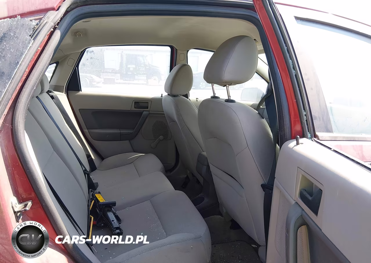 2010 Ford Focus S VIN:1FAHP3EN1AW261761 - 8