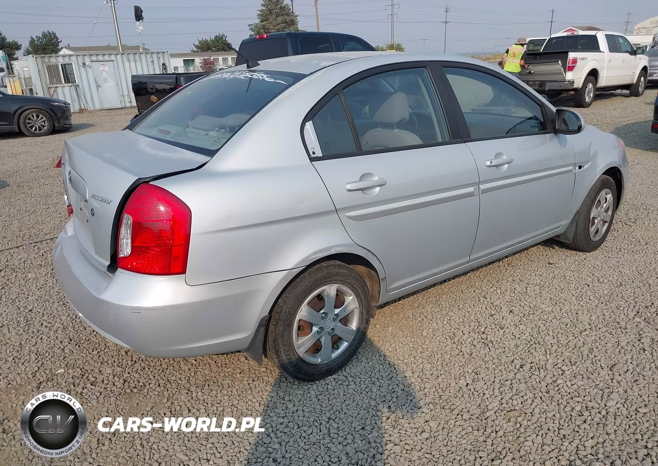 2008 Hyundai Accent Gls VIN:KMHCN46CX8U212122 - 4