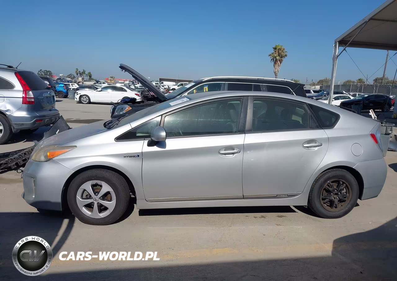 2013 Toyota Prius Four VIN:JTDKN3DU4D1675326 - 13