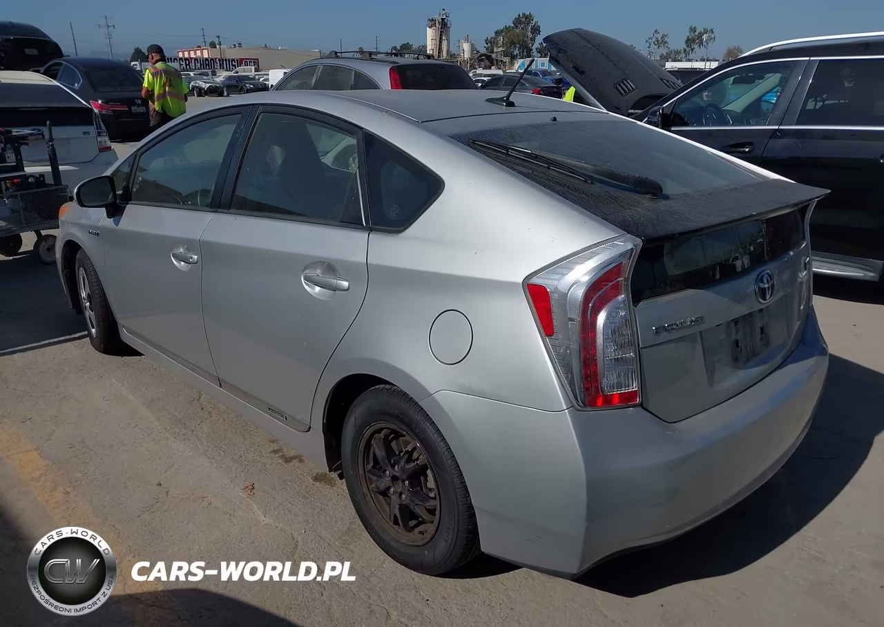 2013 Toyota Prius Four VIN:JTDKN3DU4D1675326 - 3