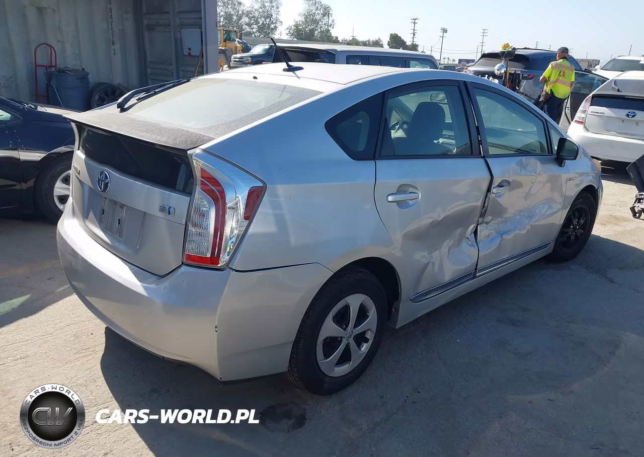 2013 Toyota Prius Four VIN:JTDKN3DU4D1675326 - 4