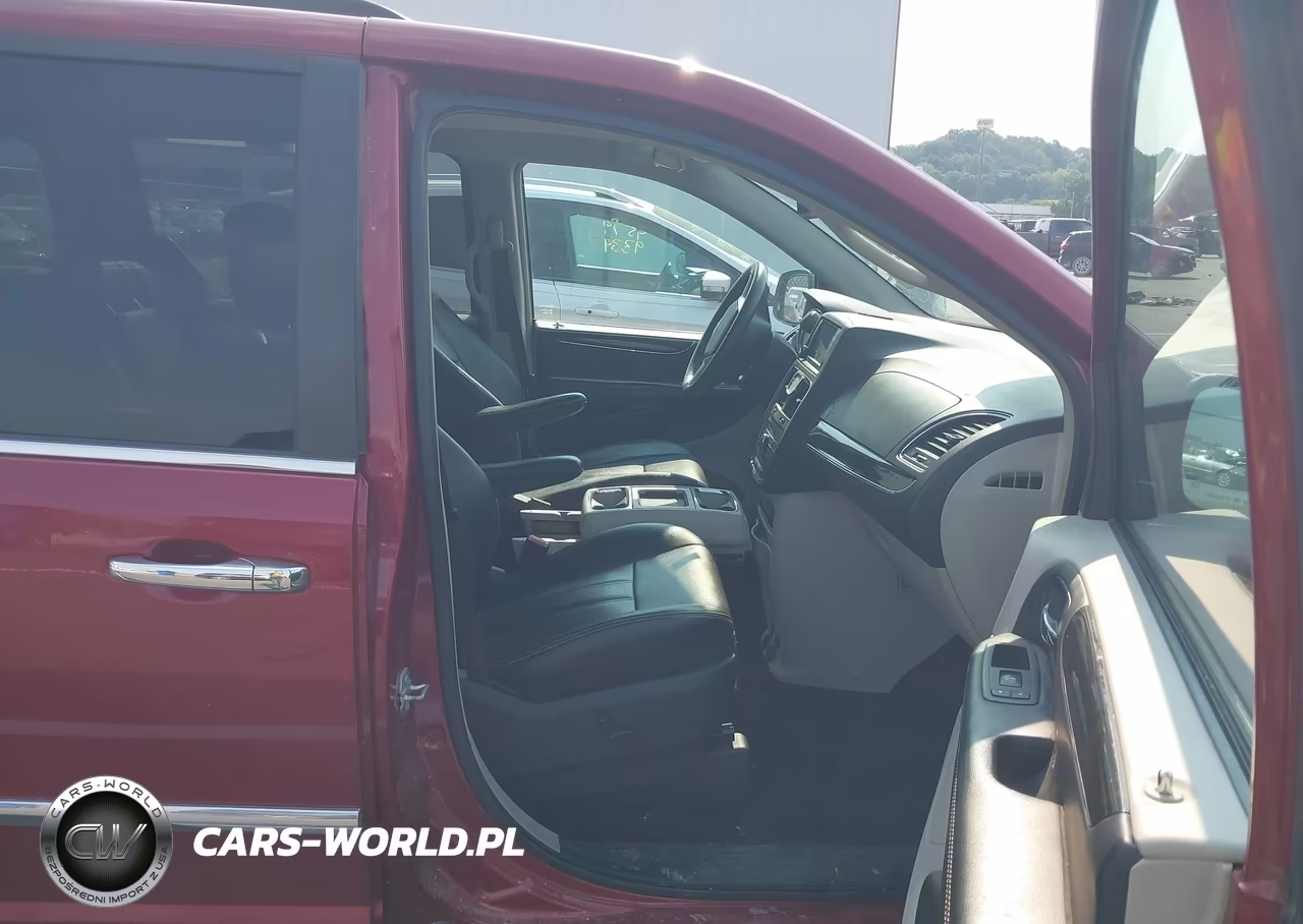 2015 Chrysler Town & Country Touring-L VIN:2C4RC1CGXFR753904 - 5