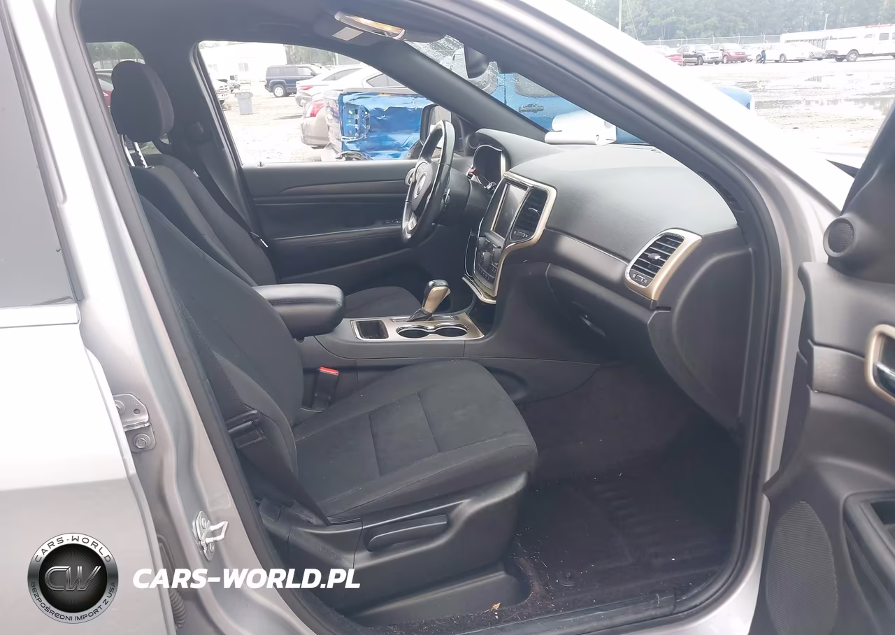 2016 Jeep Grand Cherokee Laredo VIN:1C4RJEAG1GC382786 - 5