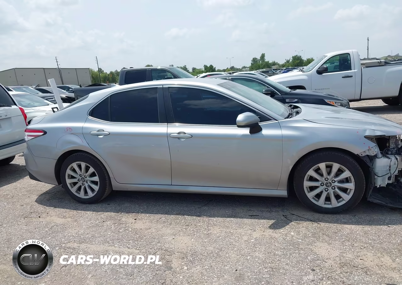 2019 Toyota Camry Le VIN:4T1B11HK2KU206624 - 13