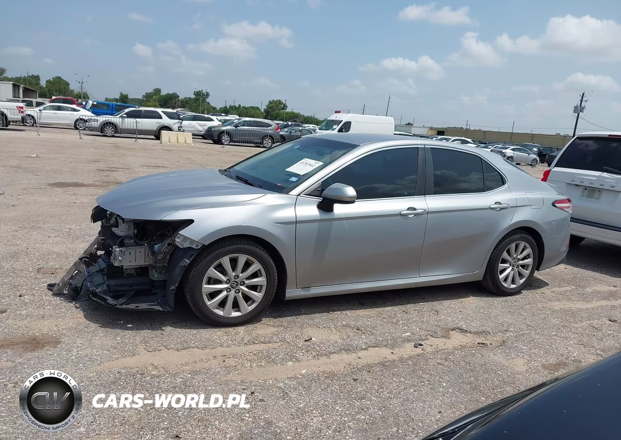 2019 Toyota Camry Le VIN:4T1B11HK2KU206624 - 14