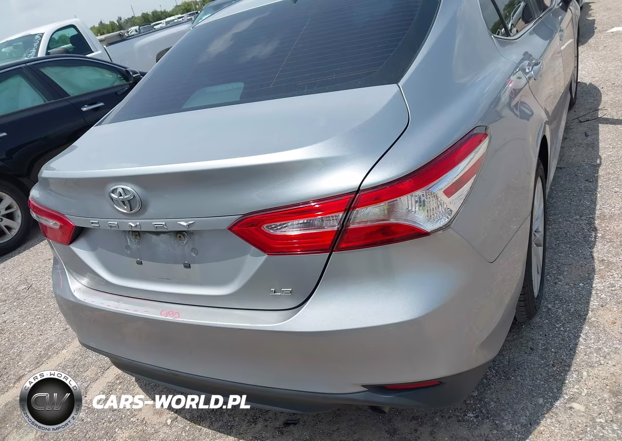 2019 Toyota Camry Le VIN:4T1B11HK2KU206624 - 16