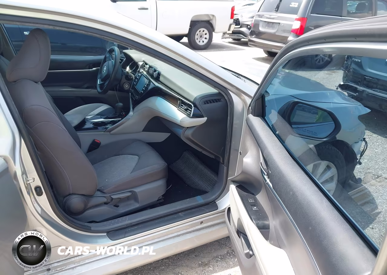 2019 Toyota Camry Le VIN:4T1B11HK2KU206624 - 5