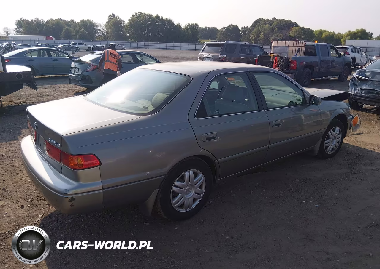 2001 Toyota Camry Le VIN:4T1BG22K11U104789 - 4