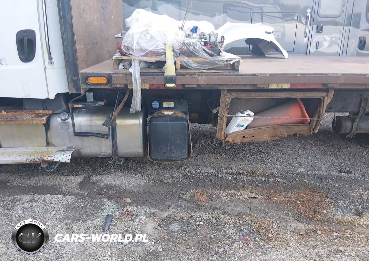 2017 Freightliner M2 106 VIN:1FVHCYCY3HHJB0998 - 11