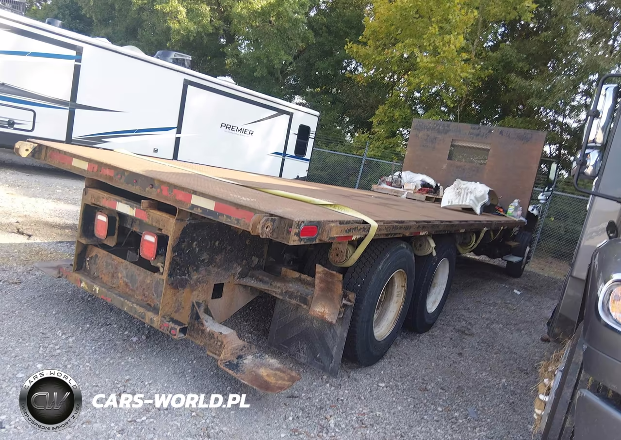 2017 Freightliner M2 106 VIN:1FVHCYCY3HHJB0998 - 4