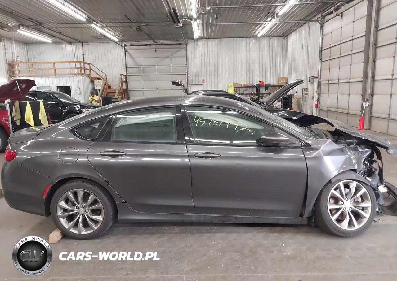 2015 Chrysler 200 S VIN:1C3CCCBG7FN620750 - 13