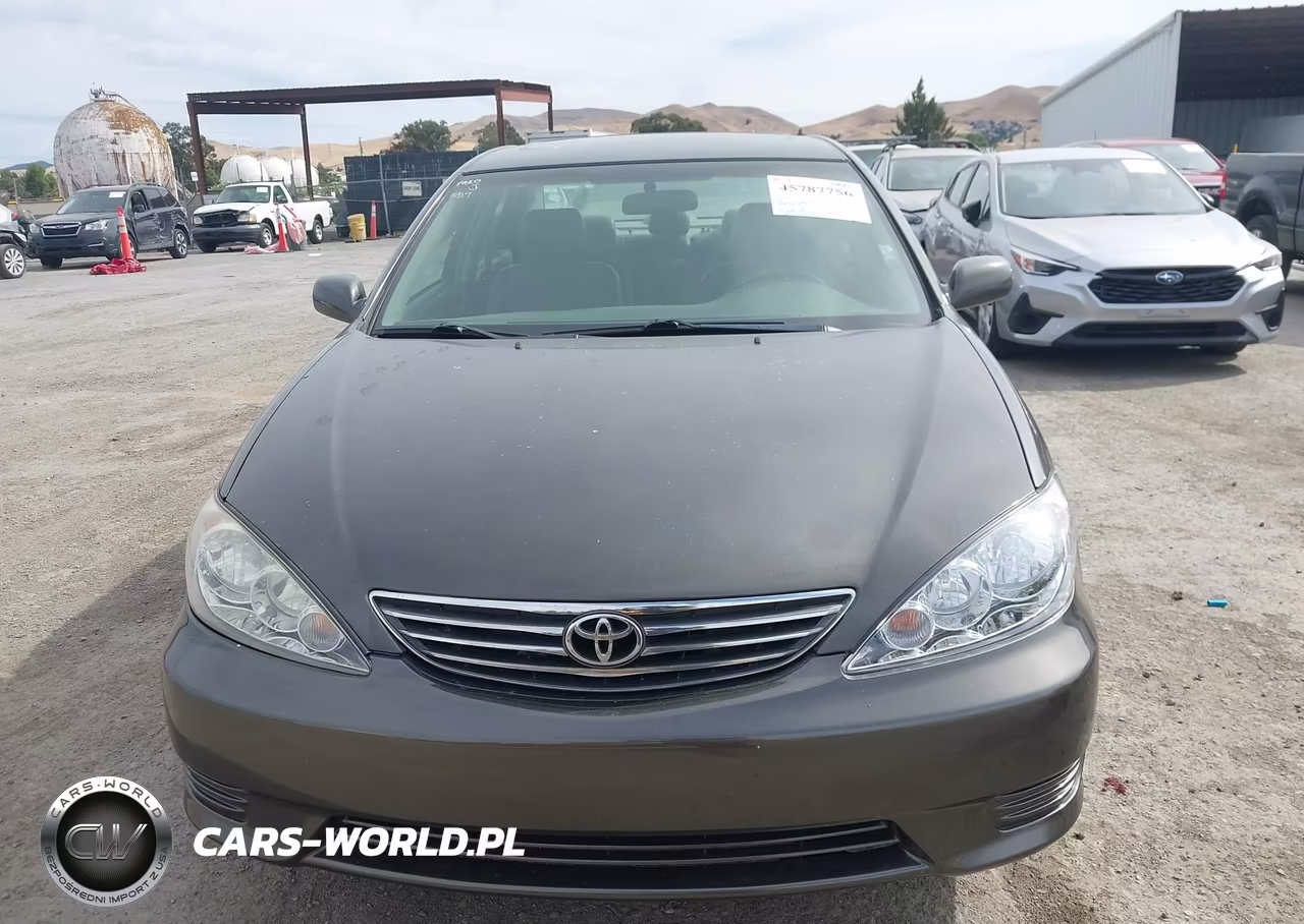 2005 Toyota Camry Le VIN:4T1BE32K75U527099 - 12