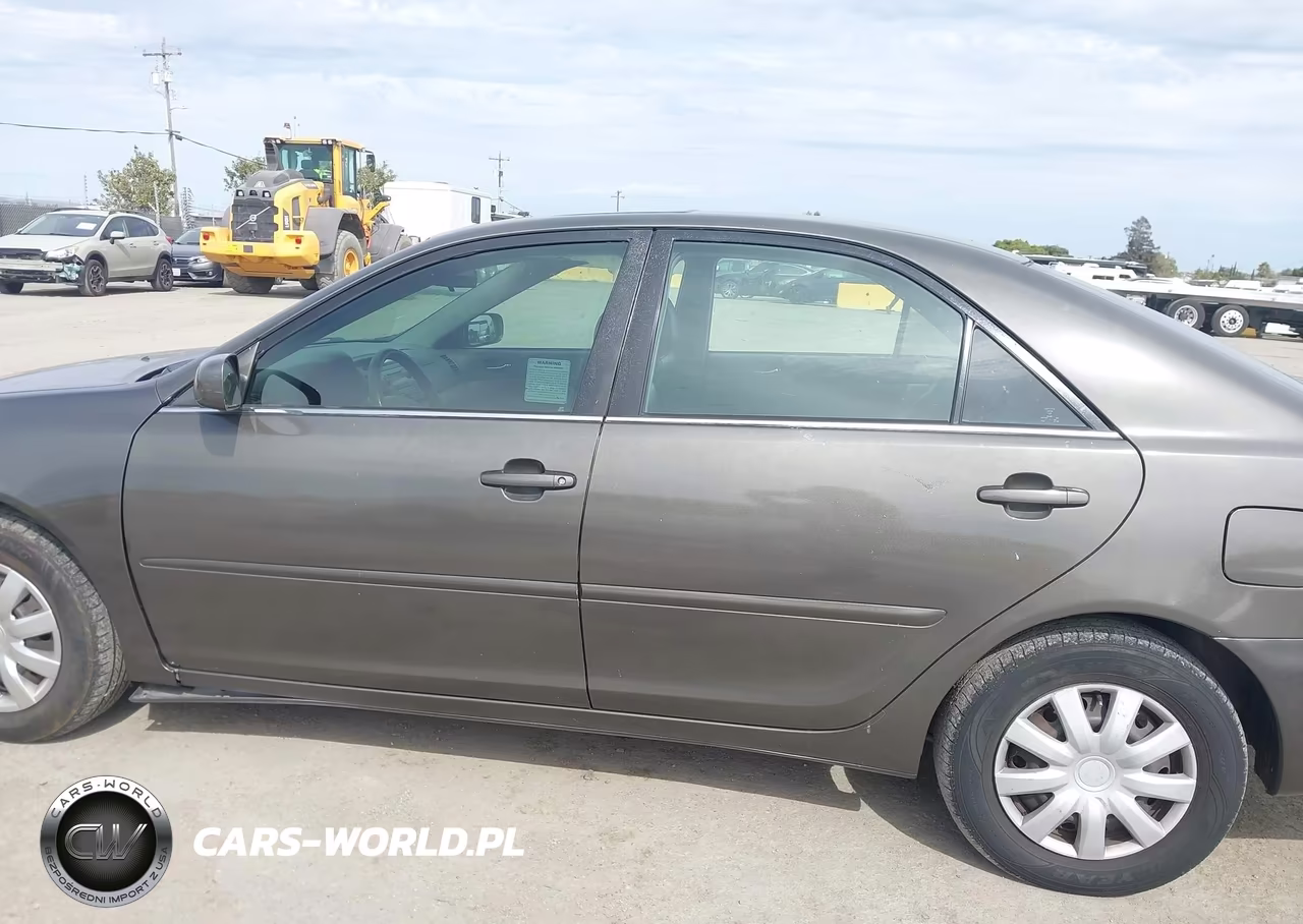 2005 Toyota Camry Le VIN:4T1BE32K75U527099 - 14
