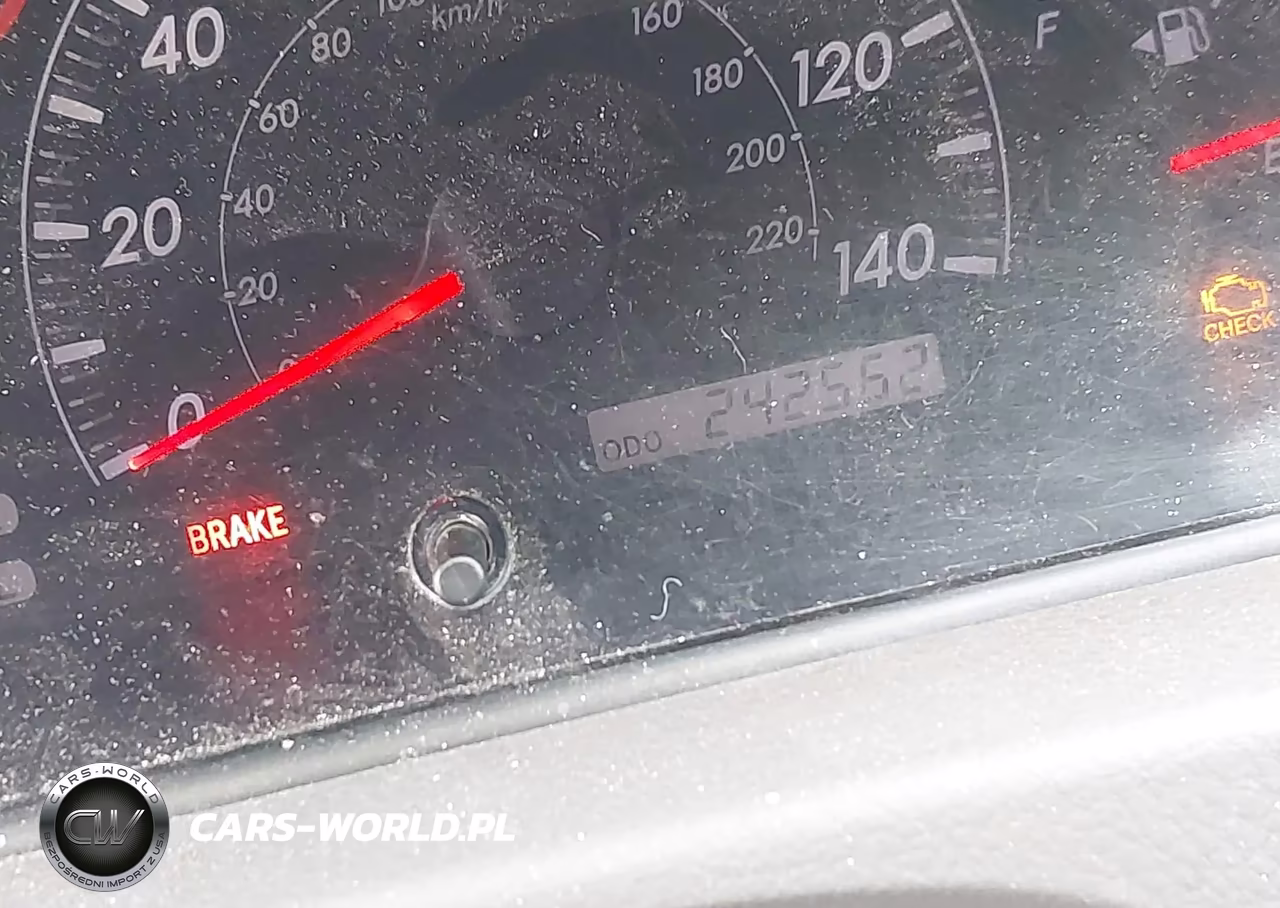 2005 Toyota Camry Le VIN:4T1BE32K75U527099 - 15