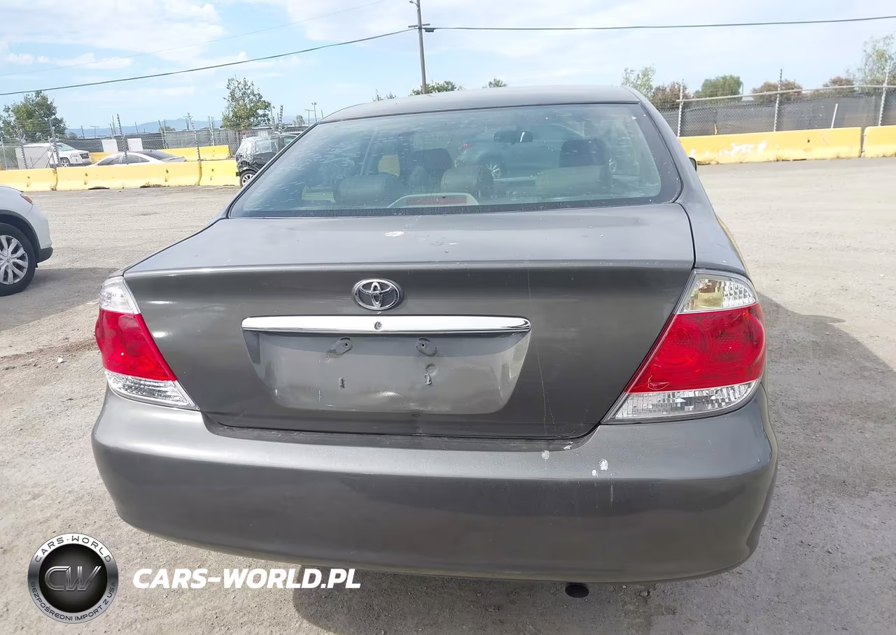 2005 Toyota Camry Le VIN:4T1BE32K75U527099 - 16