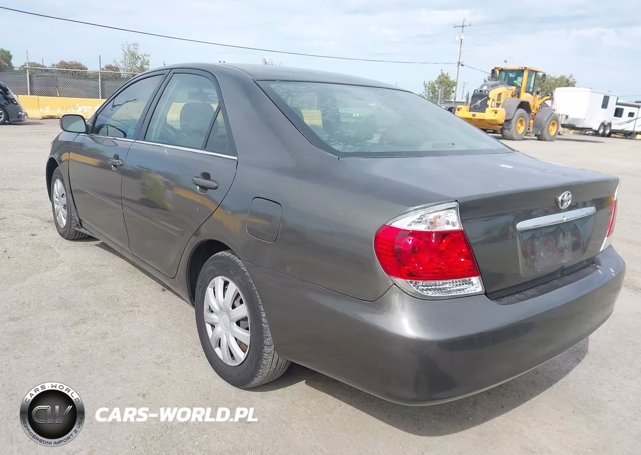 2005 Toyota Camry Le VIN:4T1BE32K75U527099 - 3