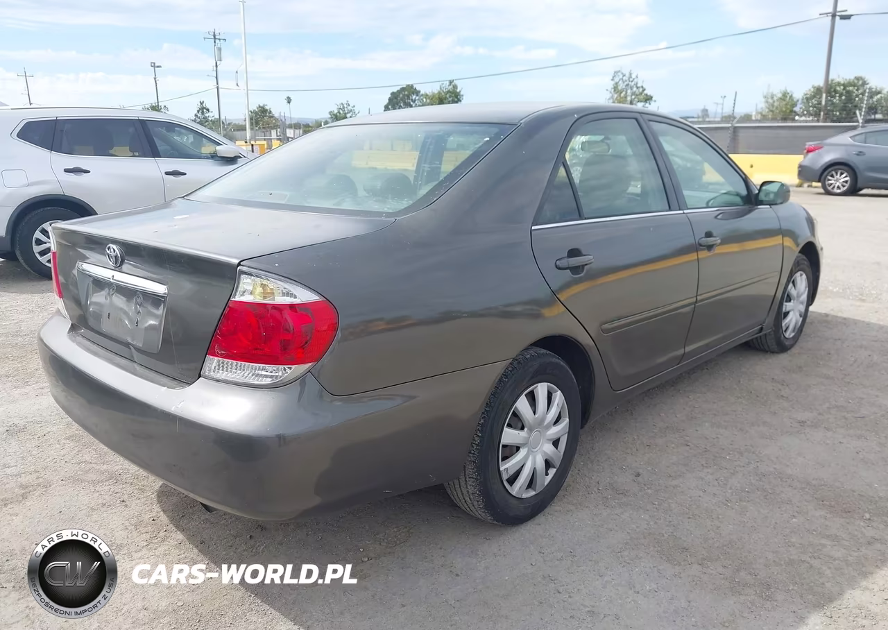 2005 Toyota Camry Le VIN:4T1BE32K75U527099 - 4