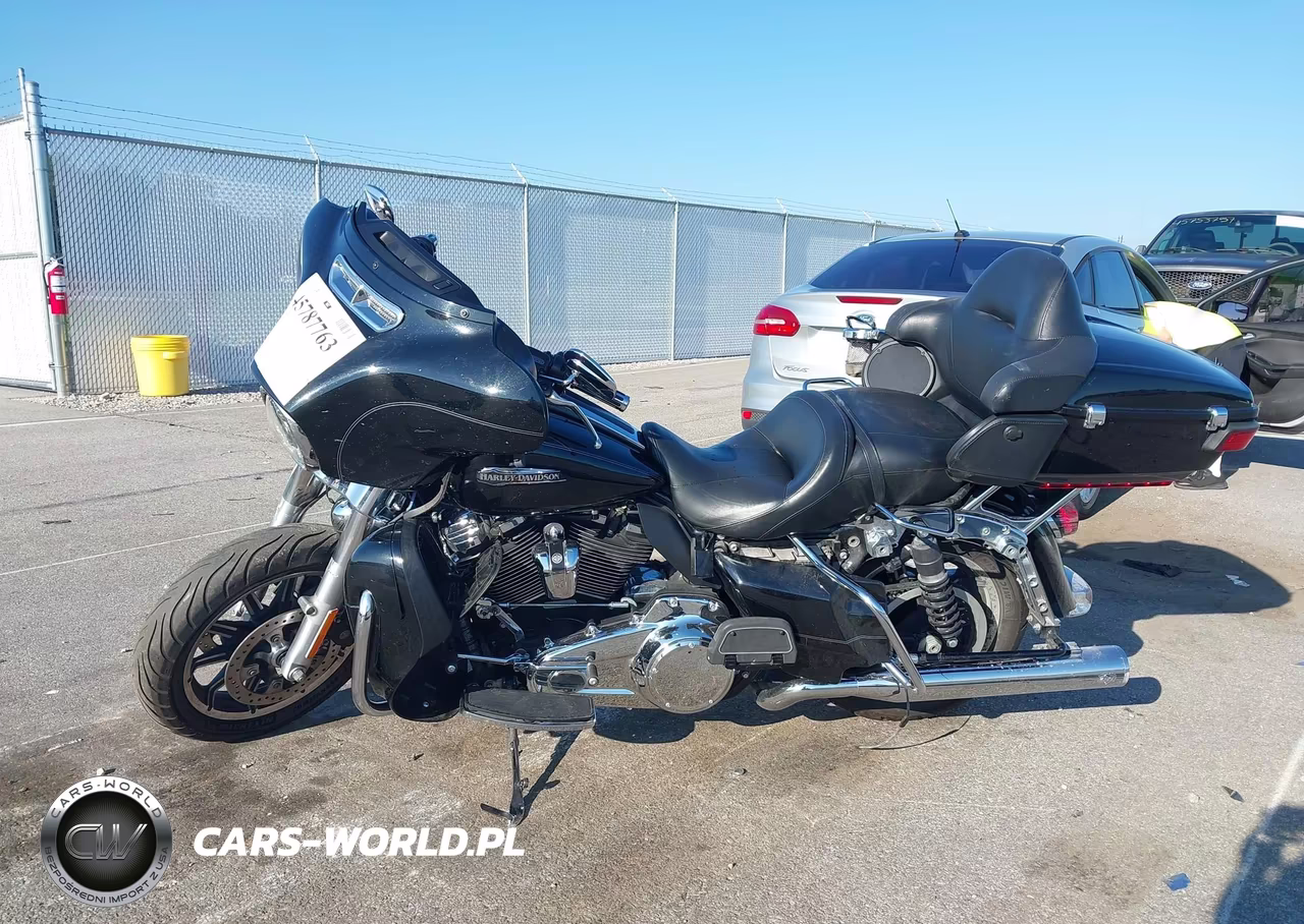 2017 Harley-Davidson Flhtcu Ultra Classic Electra Gld VIN:1HD1FCC10HB644590 - 14