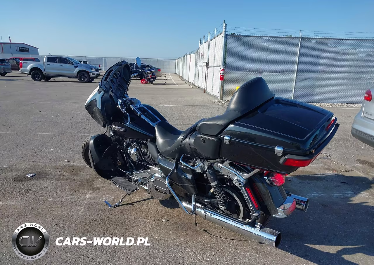 2017 Harley-Davidson Flhtcu Ultra Classic Electra Gld VIN:1HD1FCC10HB644590 - 3