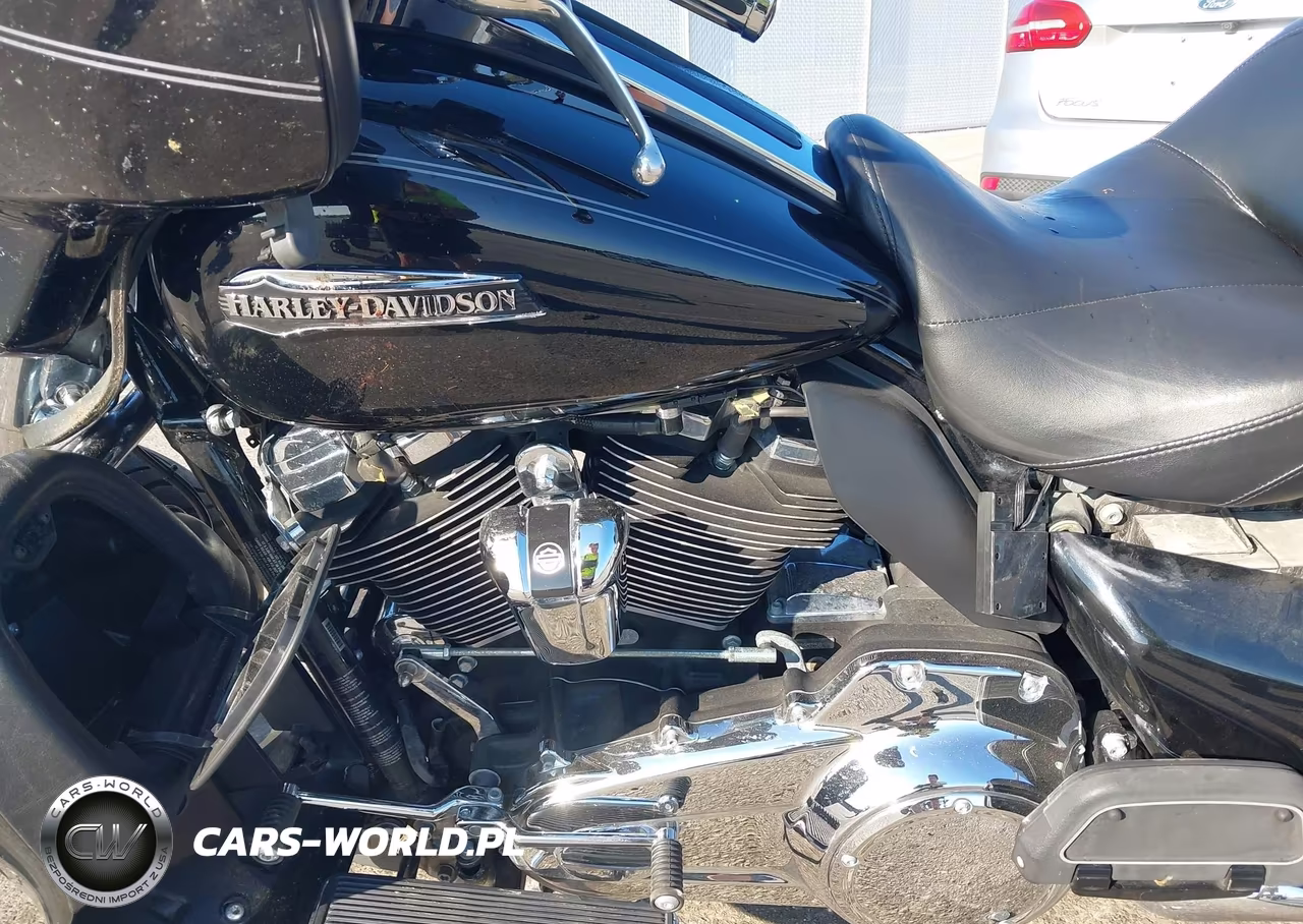 2017 Harley-Davidson Flhtcu Ultra Classic Electra Gld VIN:1HD1FCC10HB644590 - 9