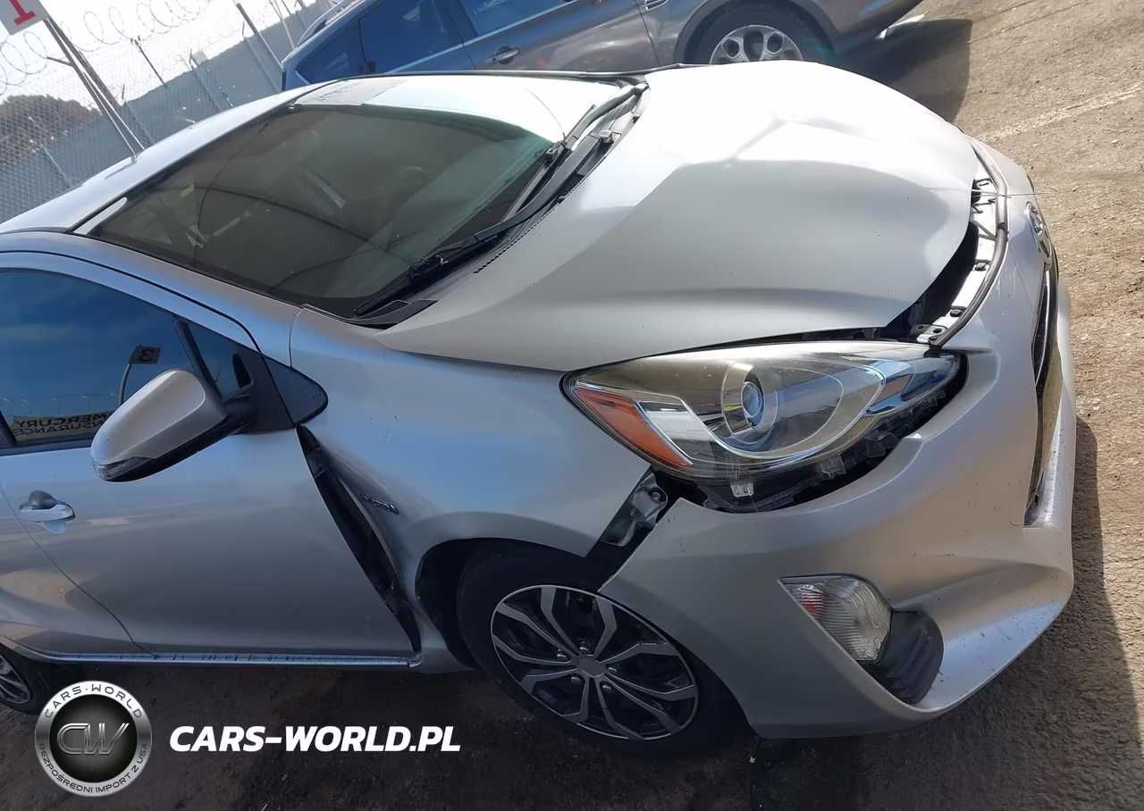 2016 Toyota Prius C Three VIN:JTDKDTB30G1129463 - 17