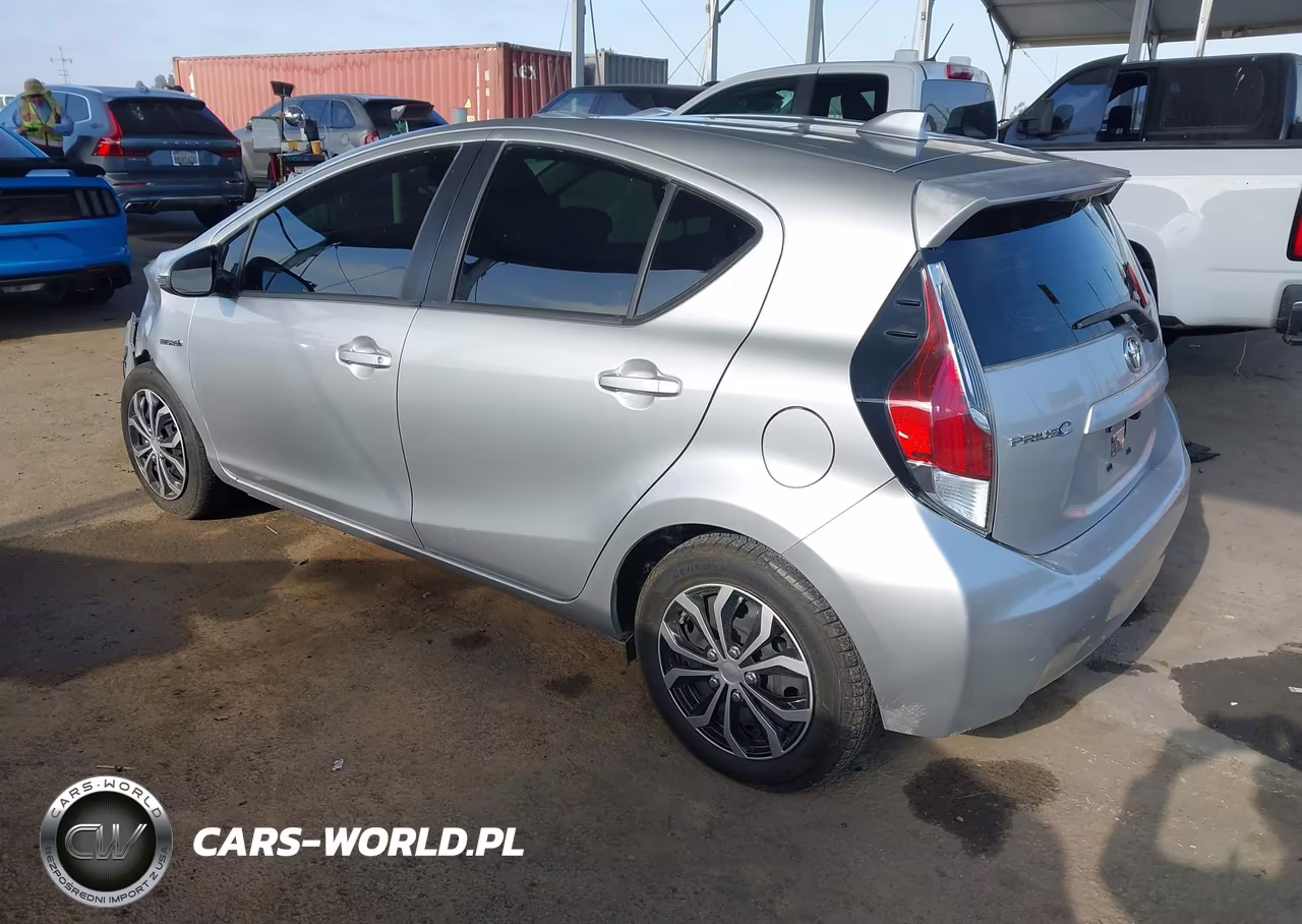 2016 Toyota Prius C Three VIN:JTDKDTB30G1129463 - 3