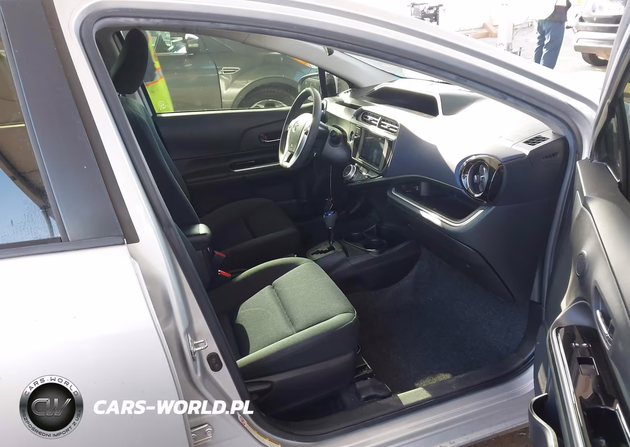 2016 Toyota Prius C Three VIN:JTDKDTB30G1129463 - 5