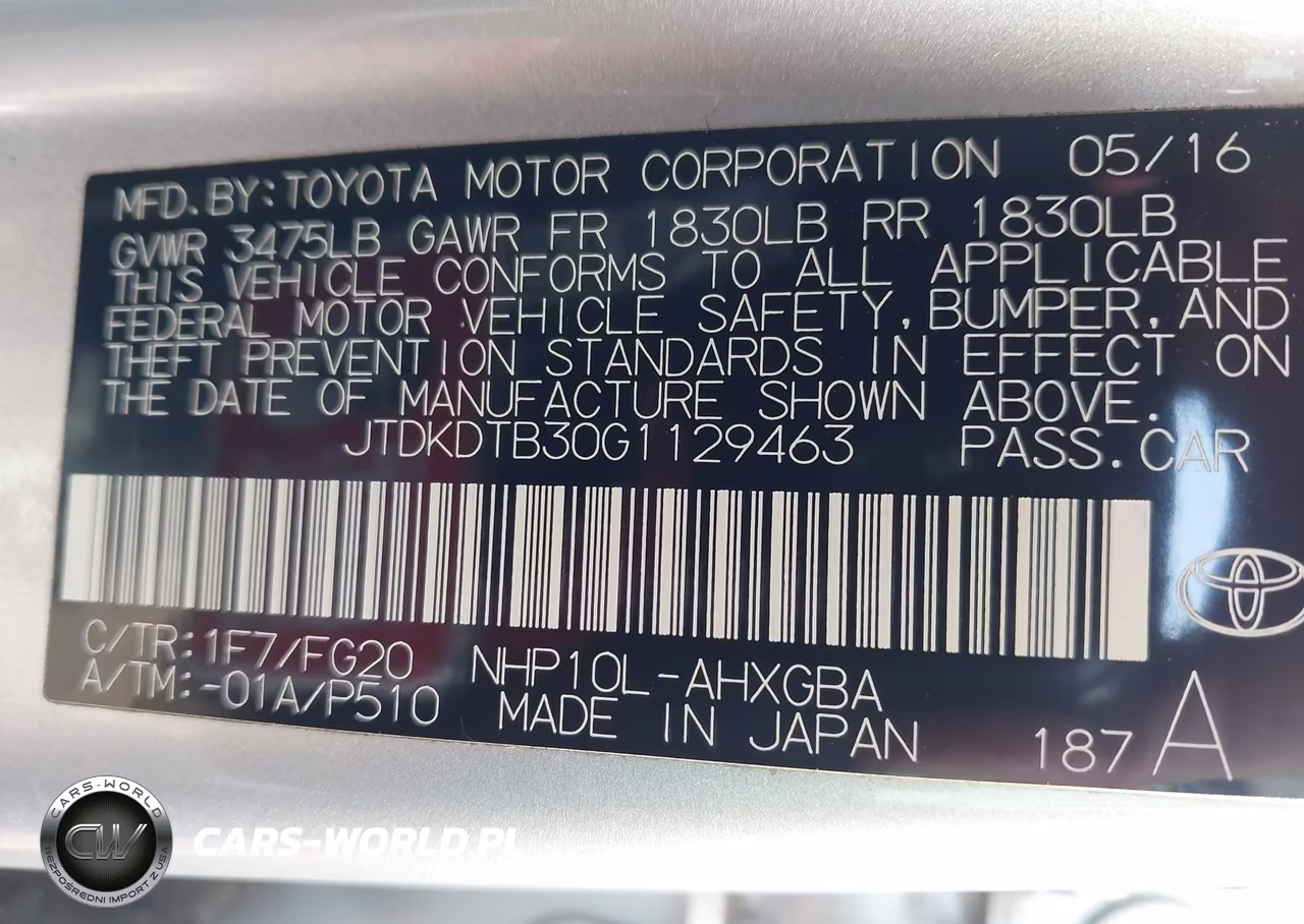 2016 Toyota Prius C Three VIN:JTDKDTB30G1129463 - 9