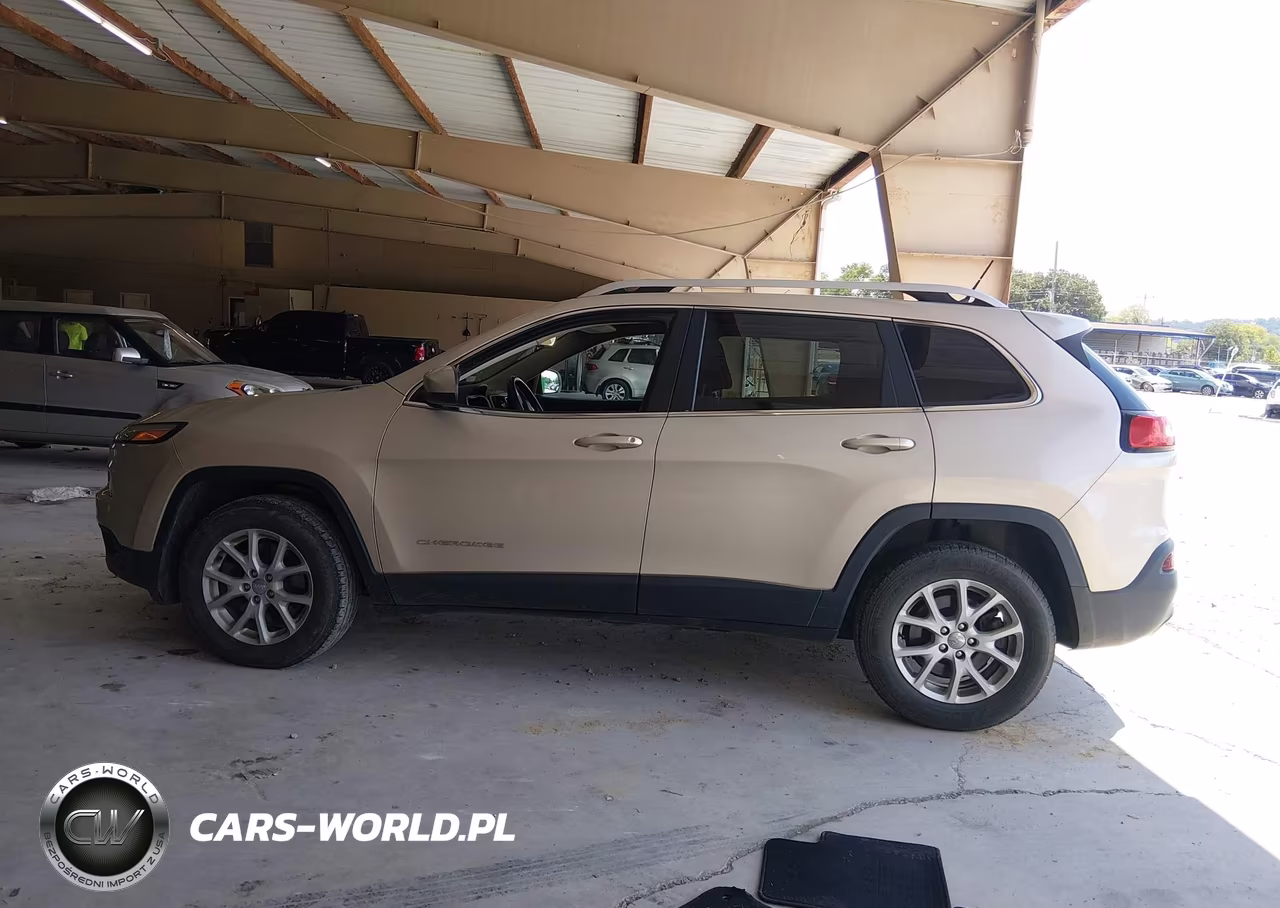 2015 Jeep Cherokee Latitude VIN:1C4PJMCS3FW544823 - 14