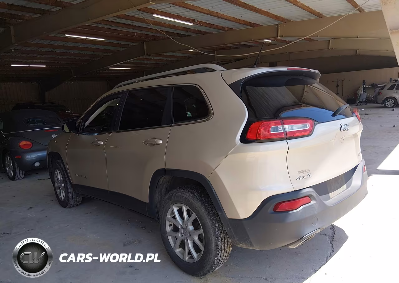 2015 Jeep Cherokee Latitude VIN:1C4PJMCS3FW544823 - 3