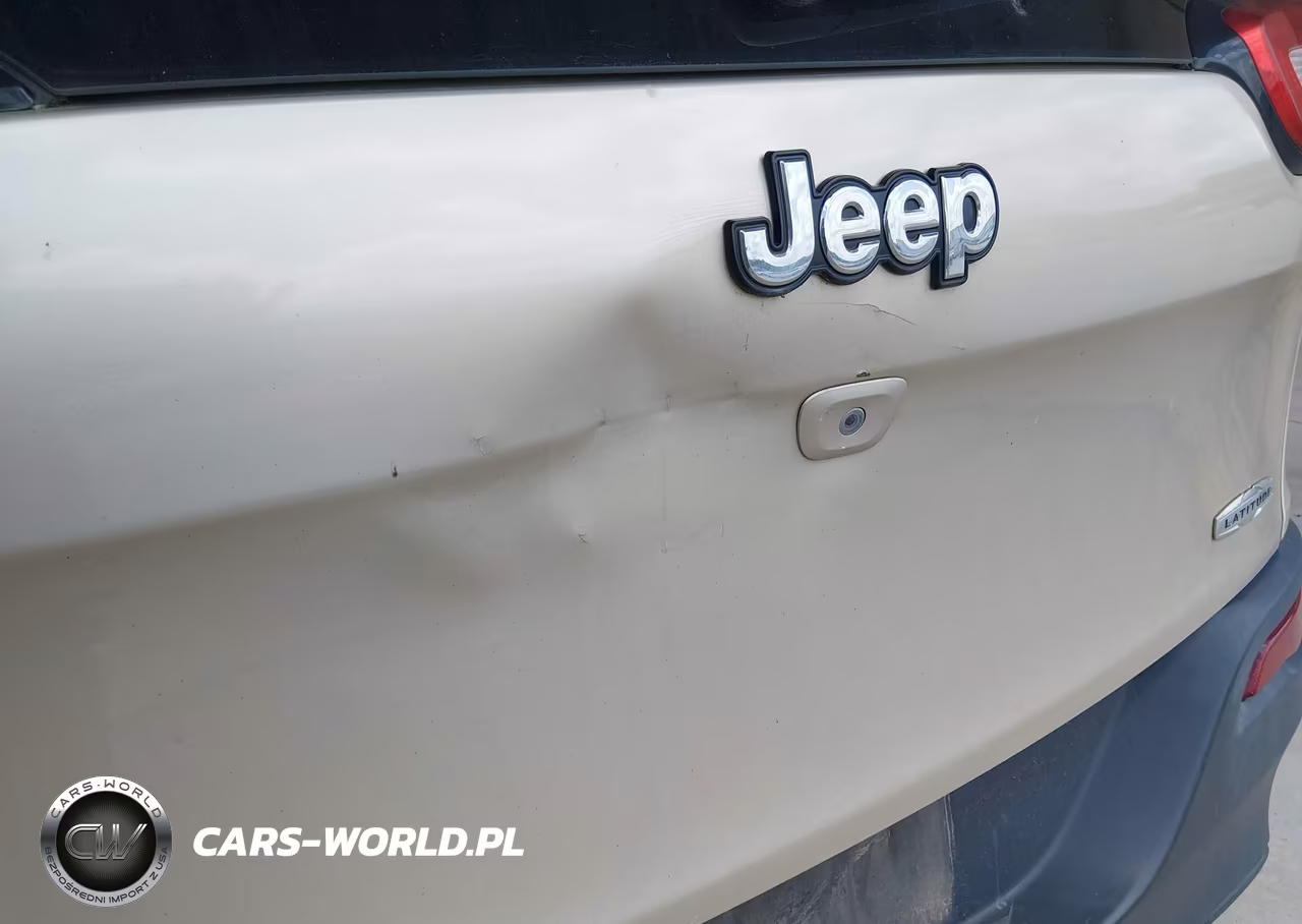 2015 Jeep Cherokee Latitude VIN:1C4PJMCS3FW544823 - 6