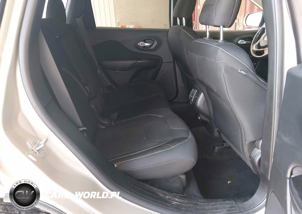 2015 Jeep Cherokee Latitude VIN:1C4PJMCS3FW544823 - 8