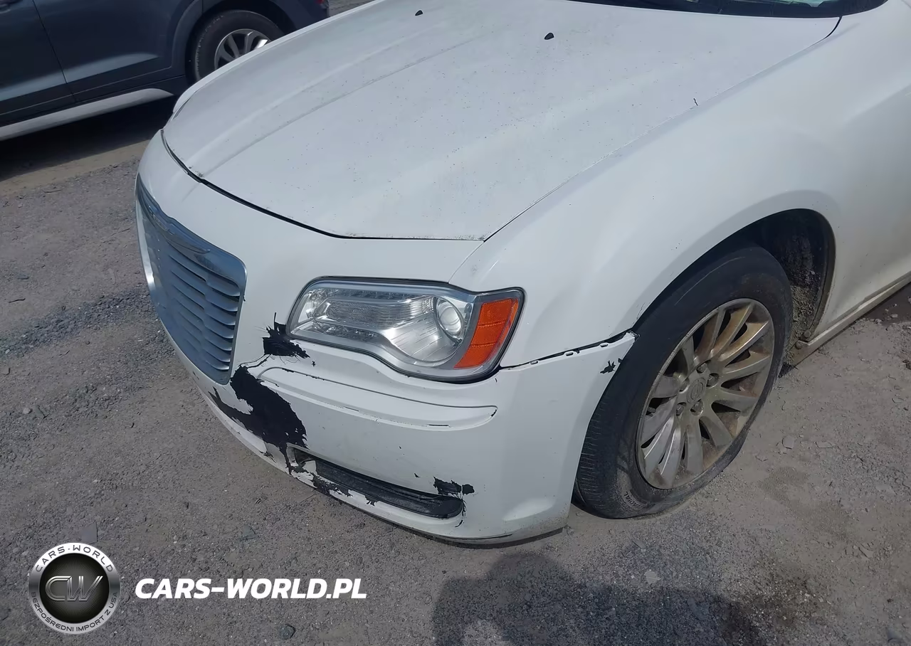 2012 Chrysler 300 VIN:2C3CCAAG6CH206112 - 10