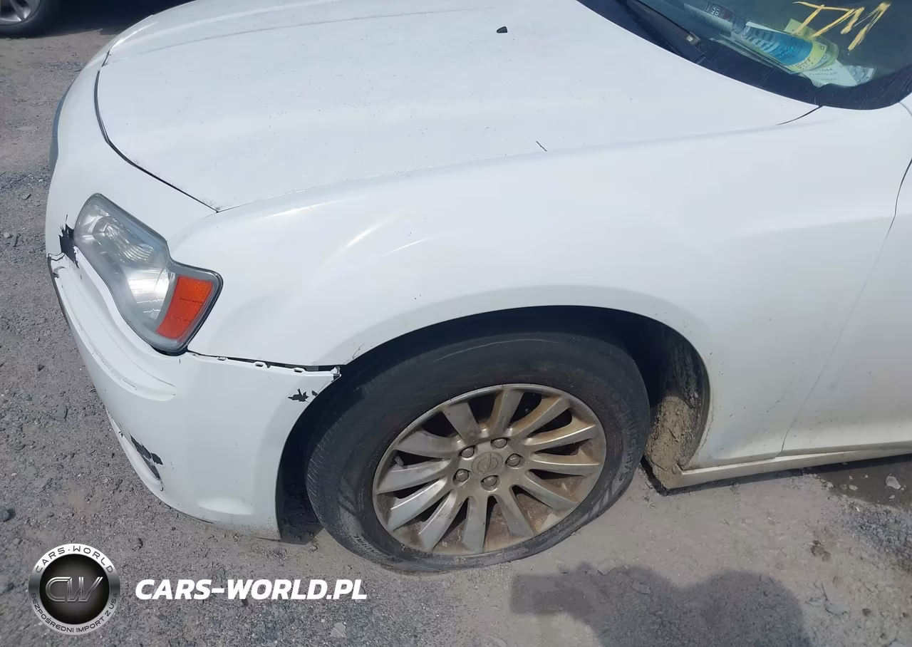 2012 Chrysler 300 VIN:2C3CCAAG6CH206112 - 5