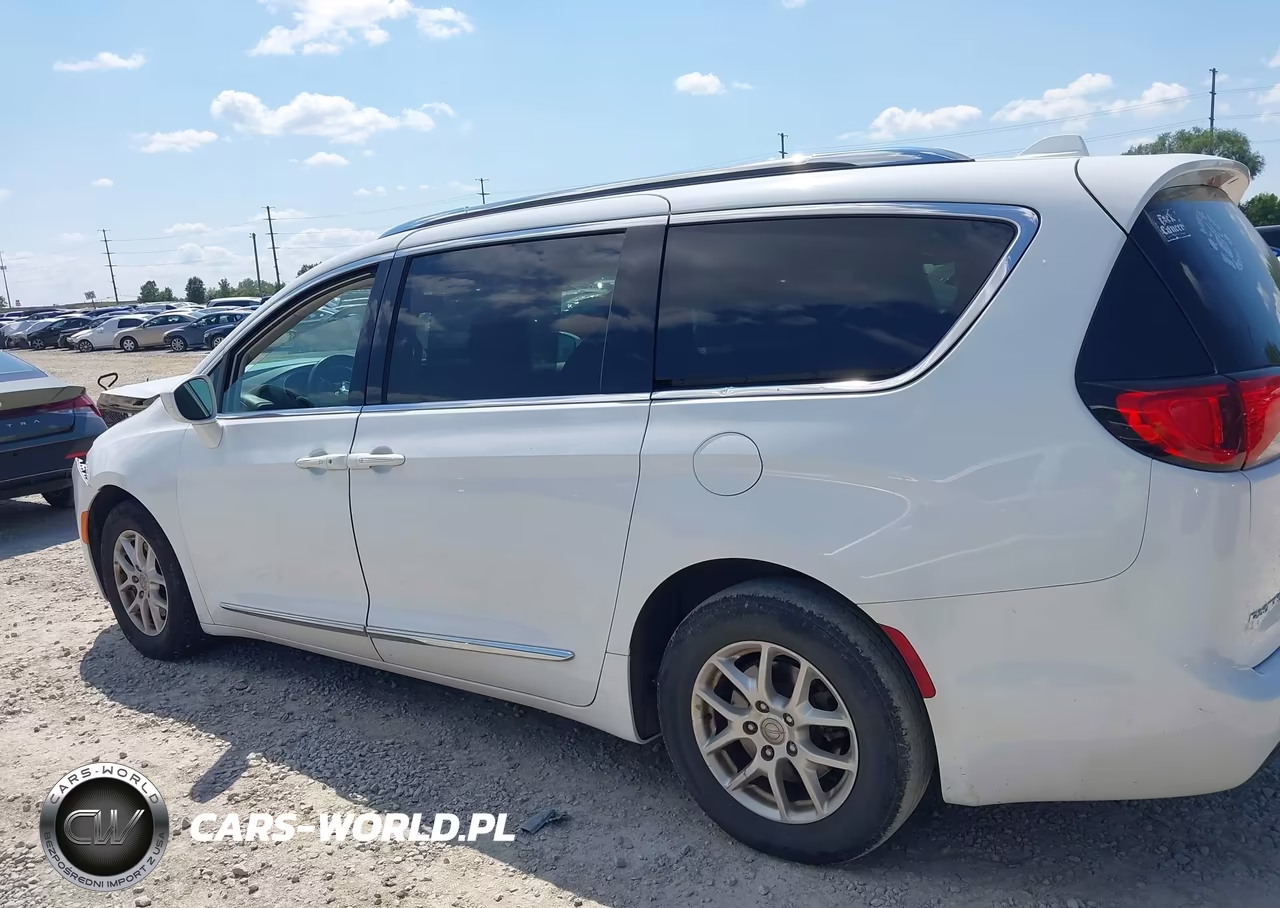 2020 Chrysler Pacifica Touring L VIN:2C4RC1BG7LR125084 - 14