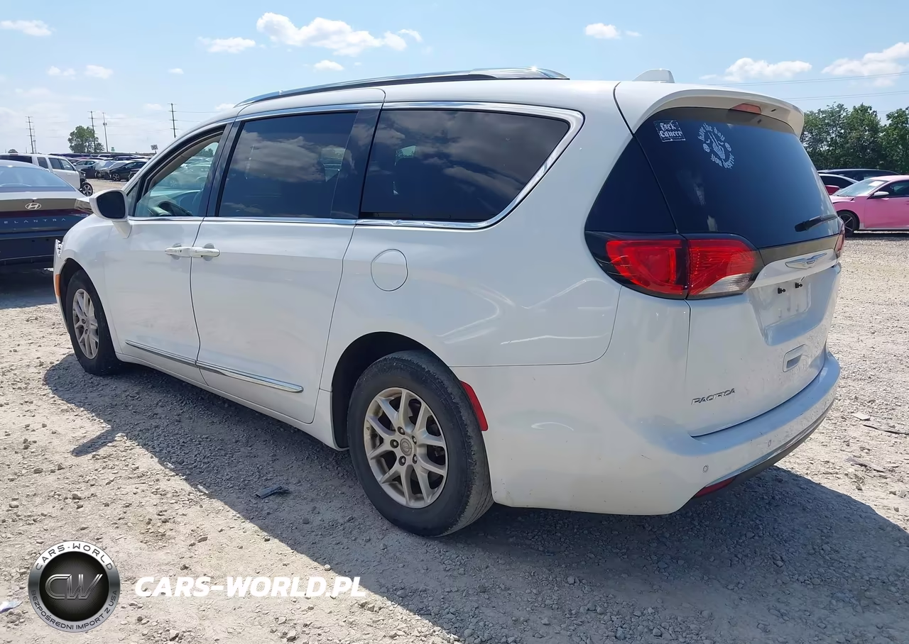 2020 Chrysler Pacifica Touring L VIN:2C4RC1BG7LR125084 - 3