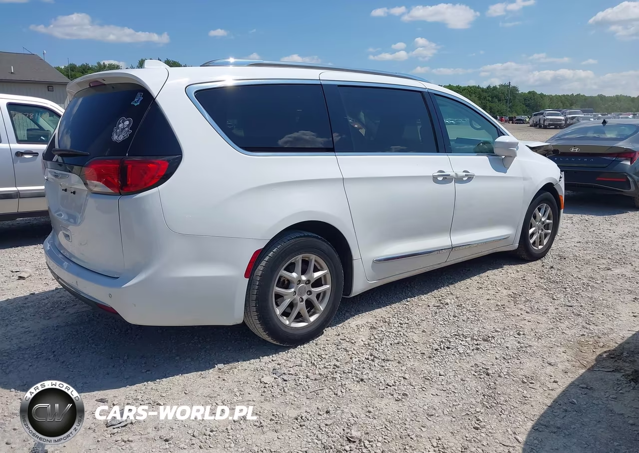 2020 Chrysler Pacifica Touring L VIN:2C4RC1BG7LR125084 - 4