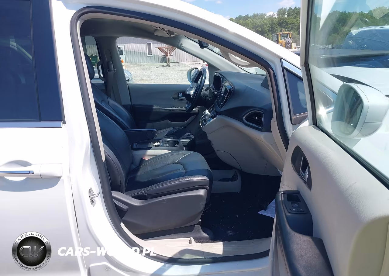 2020 Chrysler Pacifica Touring L VIN:2C4RC1BG7LR125084 - 5