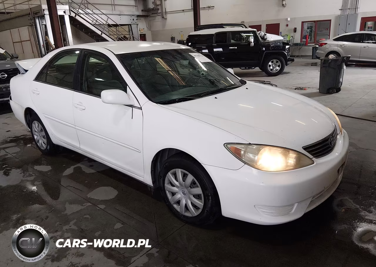 2005 Toyota Camry Le – zdjęcie 1 z 18