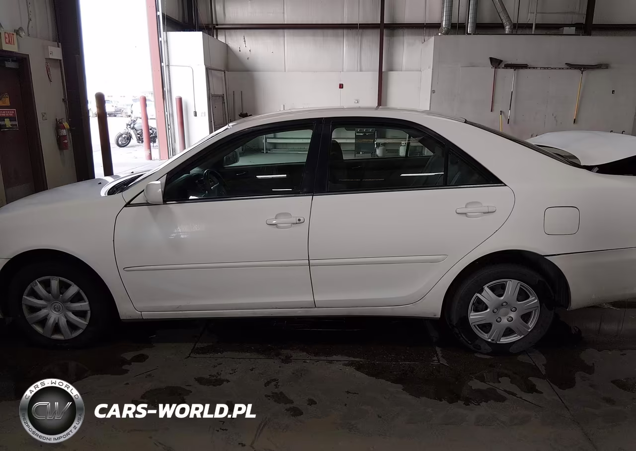 2005 Toyota Camry Le VIN:4T1BE32KX5U606203 - 14